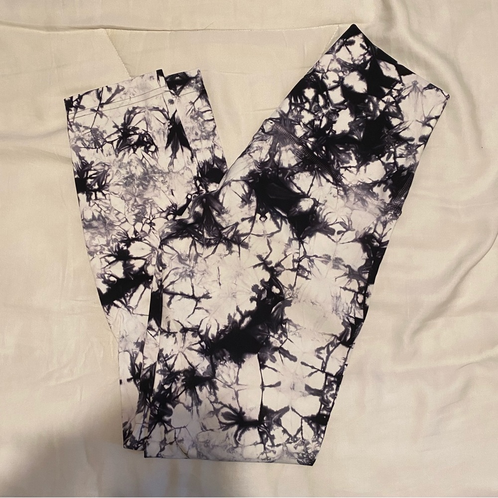 Lululemon size 6 tie dye leggings